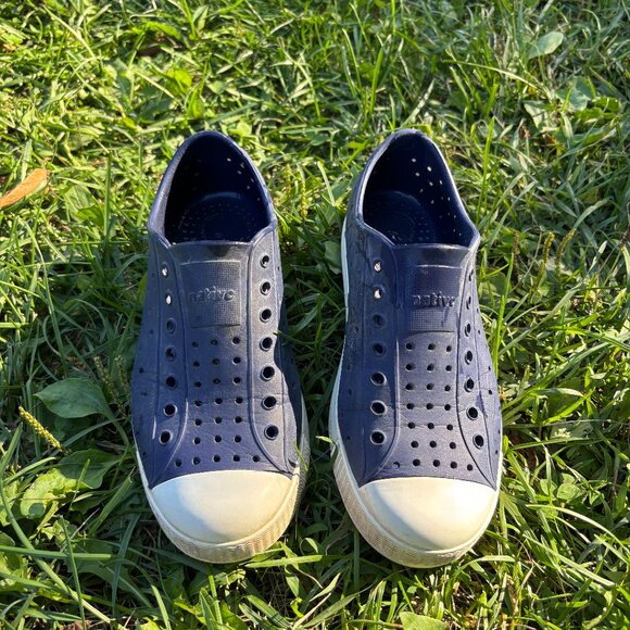 Native Shoes - Picture 1 of 3